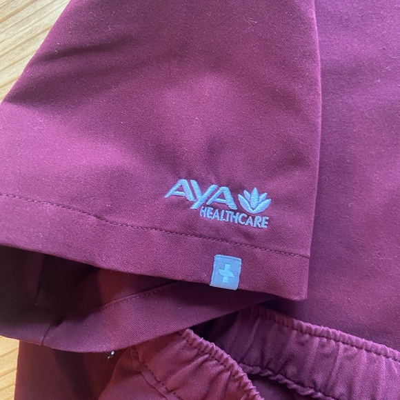 Mens Figs Scrub Set Burgundy XS | Aya Logo - Picture 4 of 6